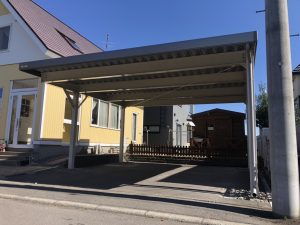 出入庫のし易さを考えて柱セットバック！　